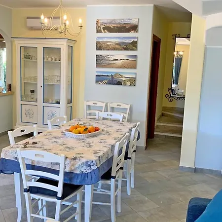 Vakantiehuis Sa Villarose By La Via Del Mare Viaggi E Vacanze